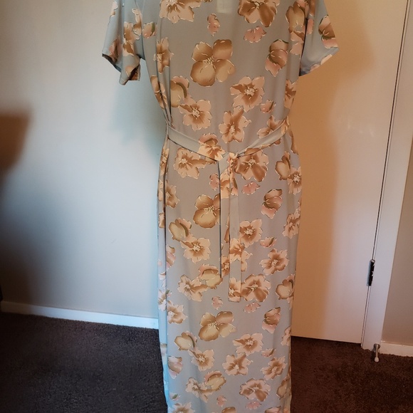 Dress - Picture 6 of 7